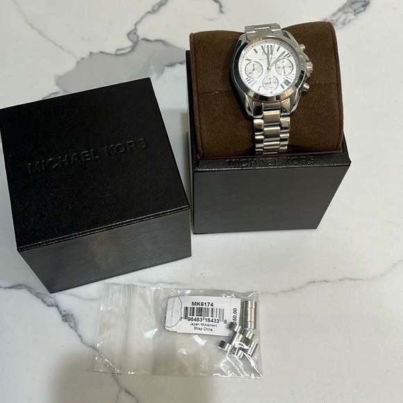 MICHAEL Michael Kors Jewelry - Michael Kors MK6174 silver chronograph watch